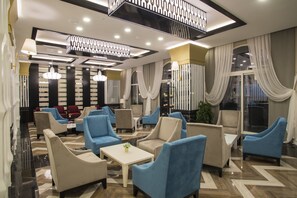 Lobby sitting area - Palm World Resort & Spa Side - All Inclusive (Manavgat)