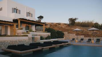 Pool Experience Junior Suite Sea View | Teras/patio