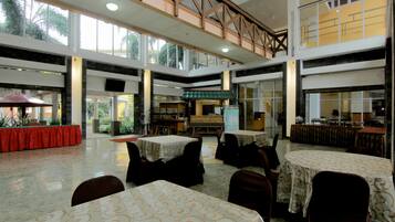 Desayuno buffet todos los días (con cargo)