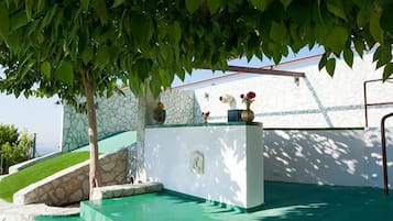 Bar en bord de piscine