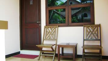 Kamar Deluks, Bebas Asap Rokok | Teras/patio