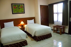 华丽客房, 无烟房 | 埃及棉床单、高档床上用品、客房内保险箱、办公桌