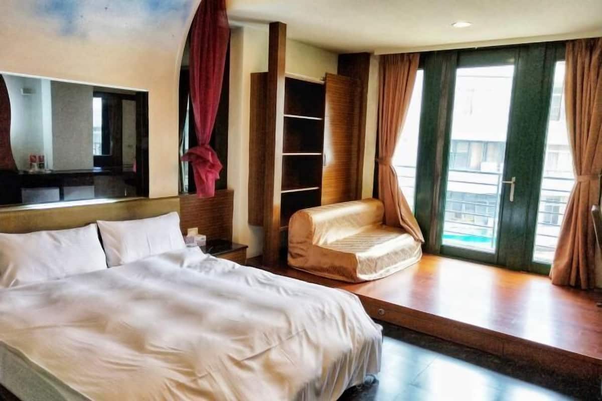 Desk, blackout drapes, WiFi (free)