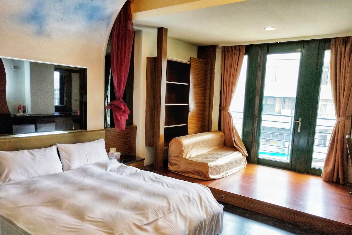 Superior tweepersoonskamer, bad (Do not accept Taiwan Traveler Card) | Een bureau, verduisterende gordijnen, gratis wifi