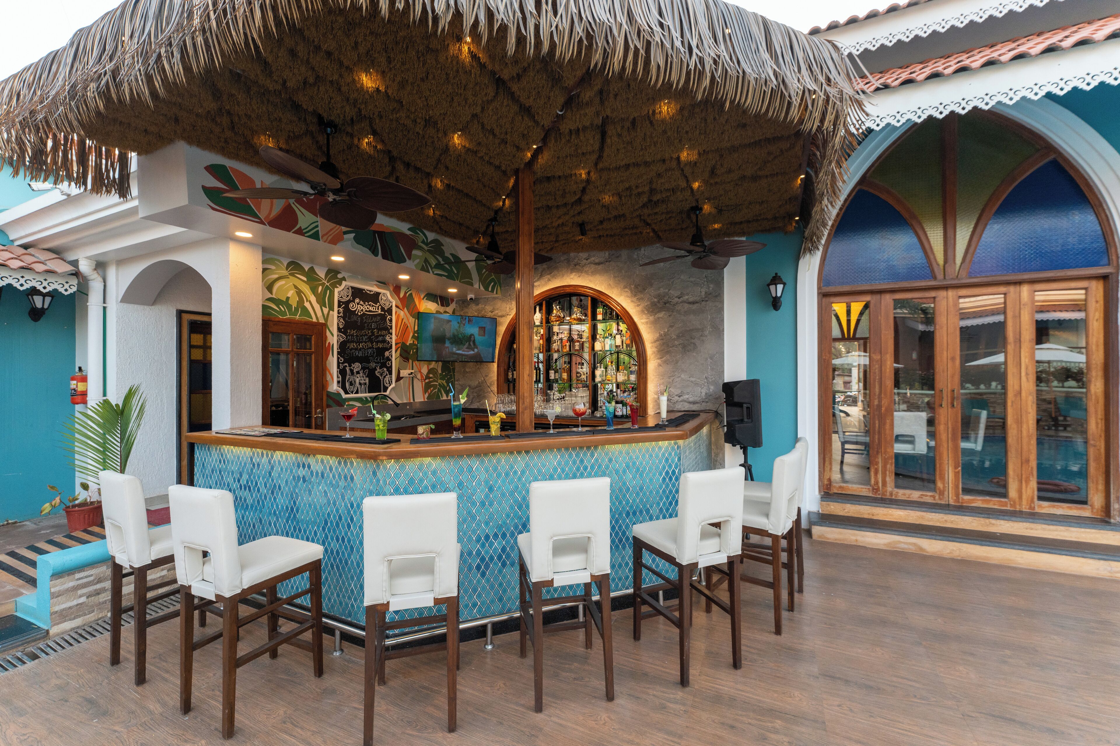 Bar junto a la piscina