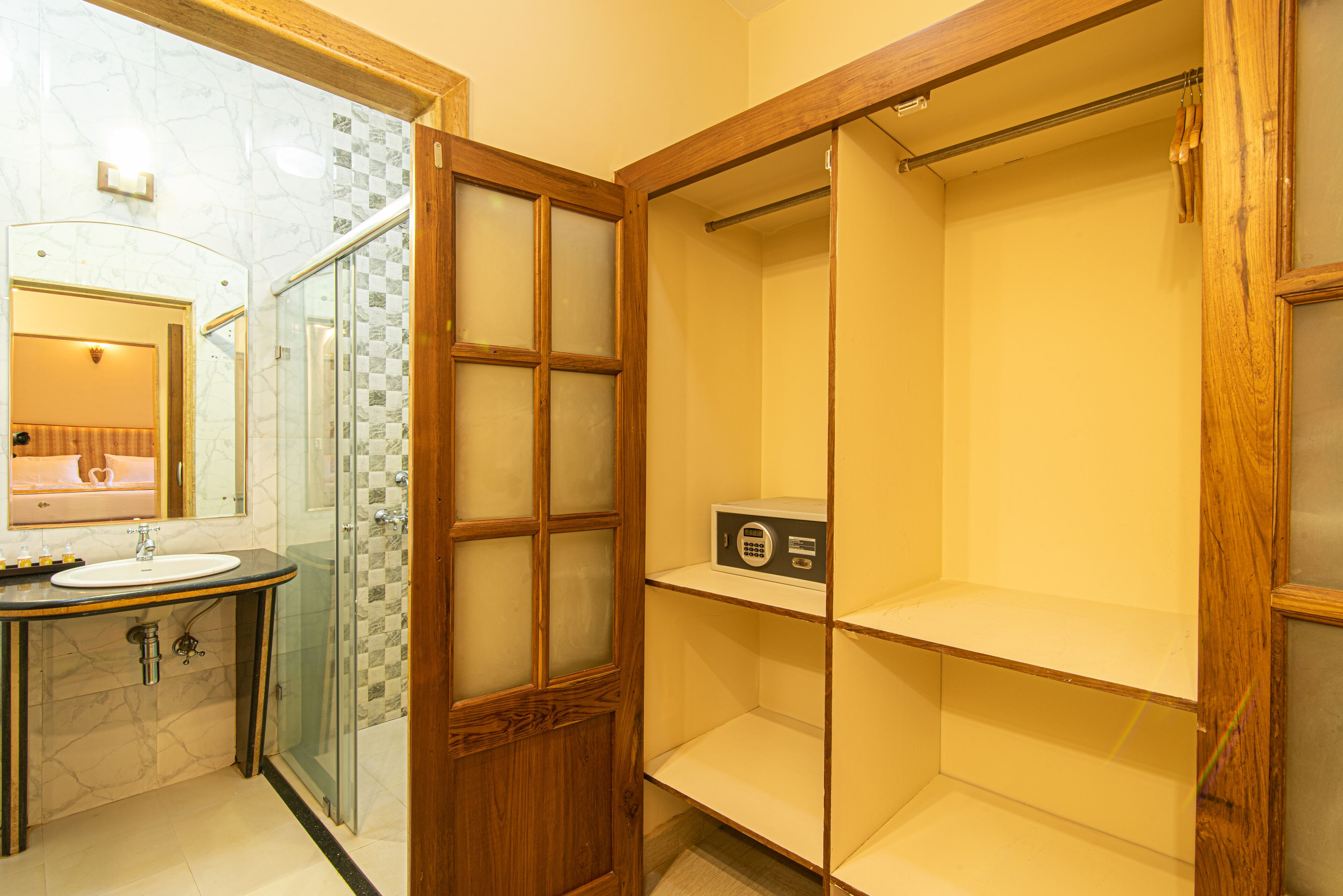 deluxe cottage | premium bedding, in-room safe, desk, iron/ironing board