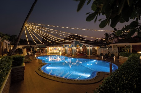 Outdoor pool, sun loungers