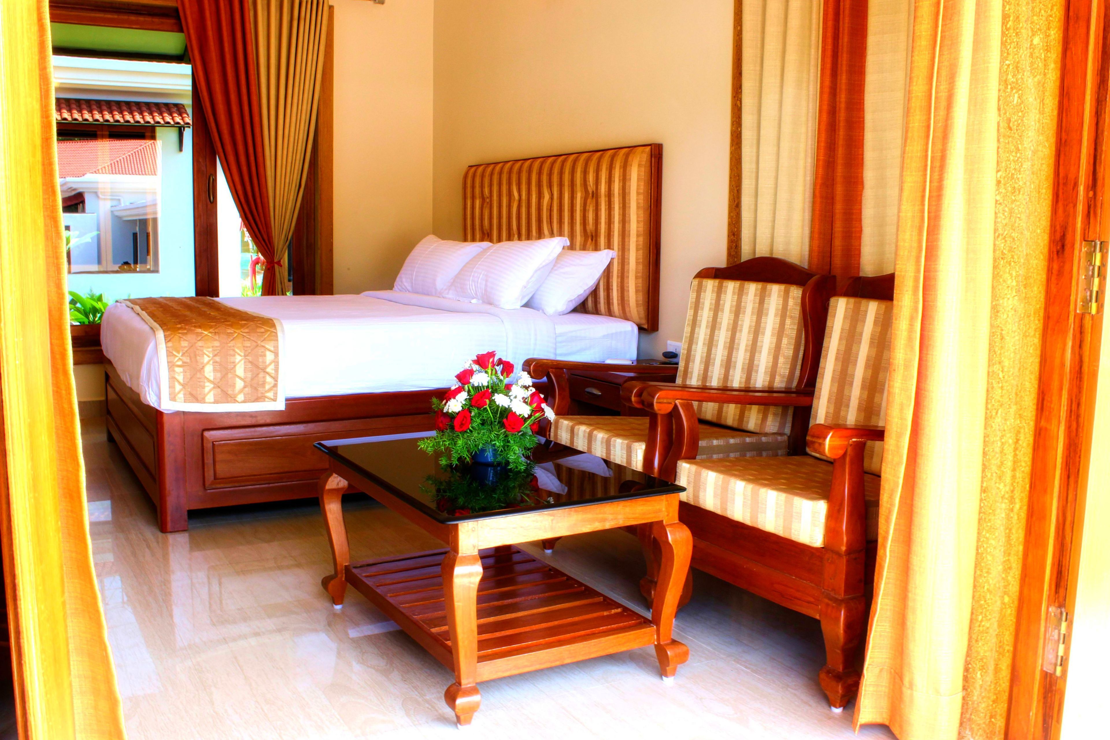 deluxe cottage | premium bedding, in-room safe, desk, iron/ironing board