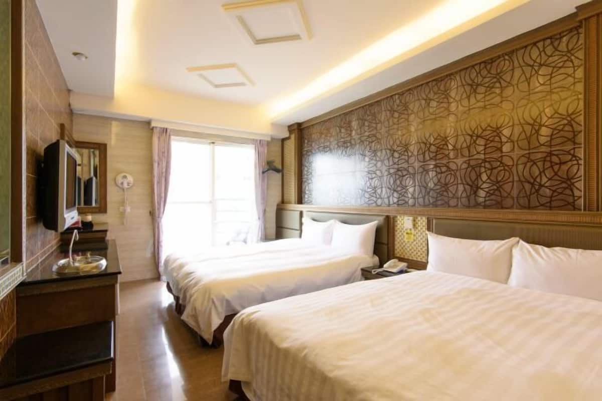 Blackout drapes, free WiFi