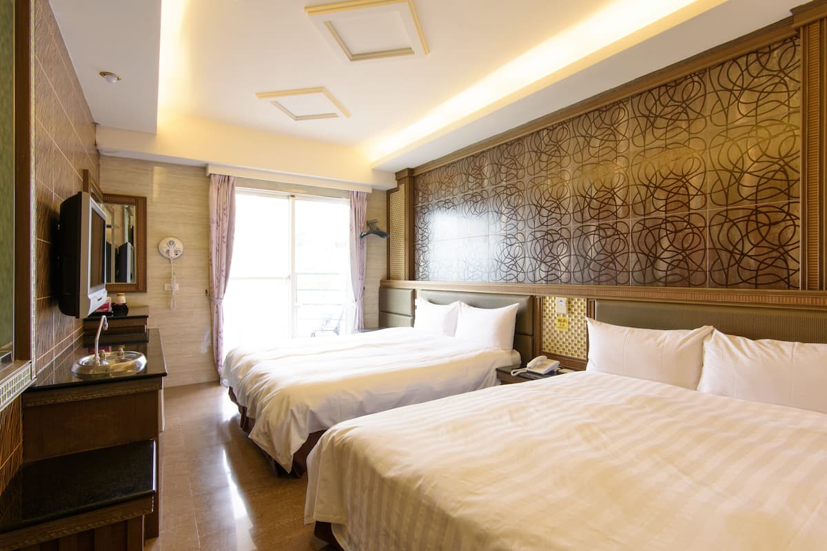 Habitación cuádruple familiar, vistas parciales al lago (Do not accept Taiwan Traveler Card) | Cortinas opacas y wifi gratis