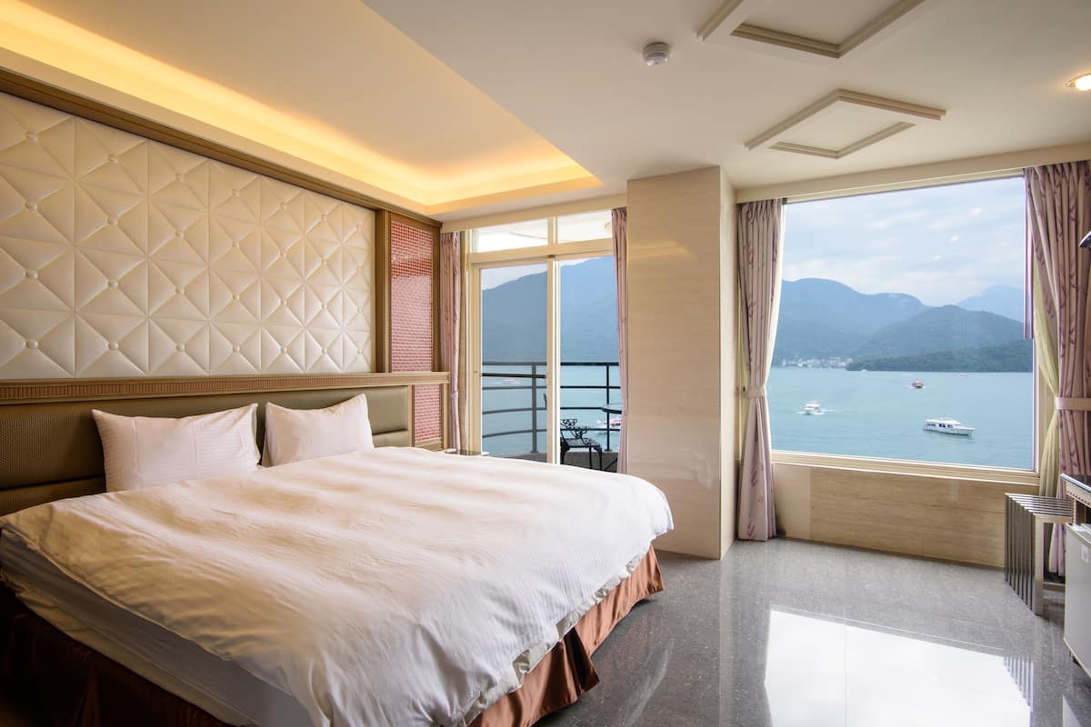 Habitación doble, vistas al lago (Do not accept Taiwan Traveler Card) | Cortinas opacas y wifi gratis