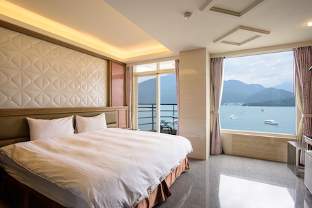 Double Room, Lake View (Do not accept Taiwan Traveler Card) | Blackout drapes, free WiFi