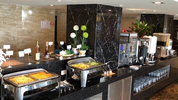 Colazione a buffet inclusa, servita tutte le mattine