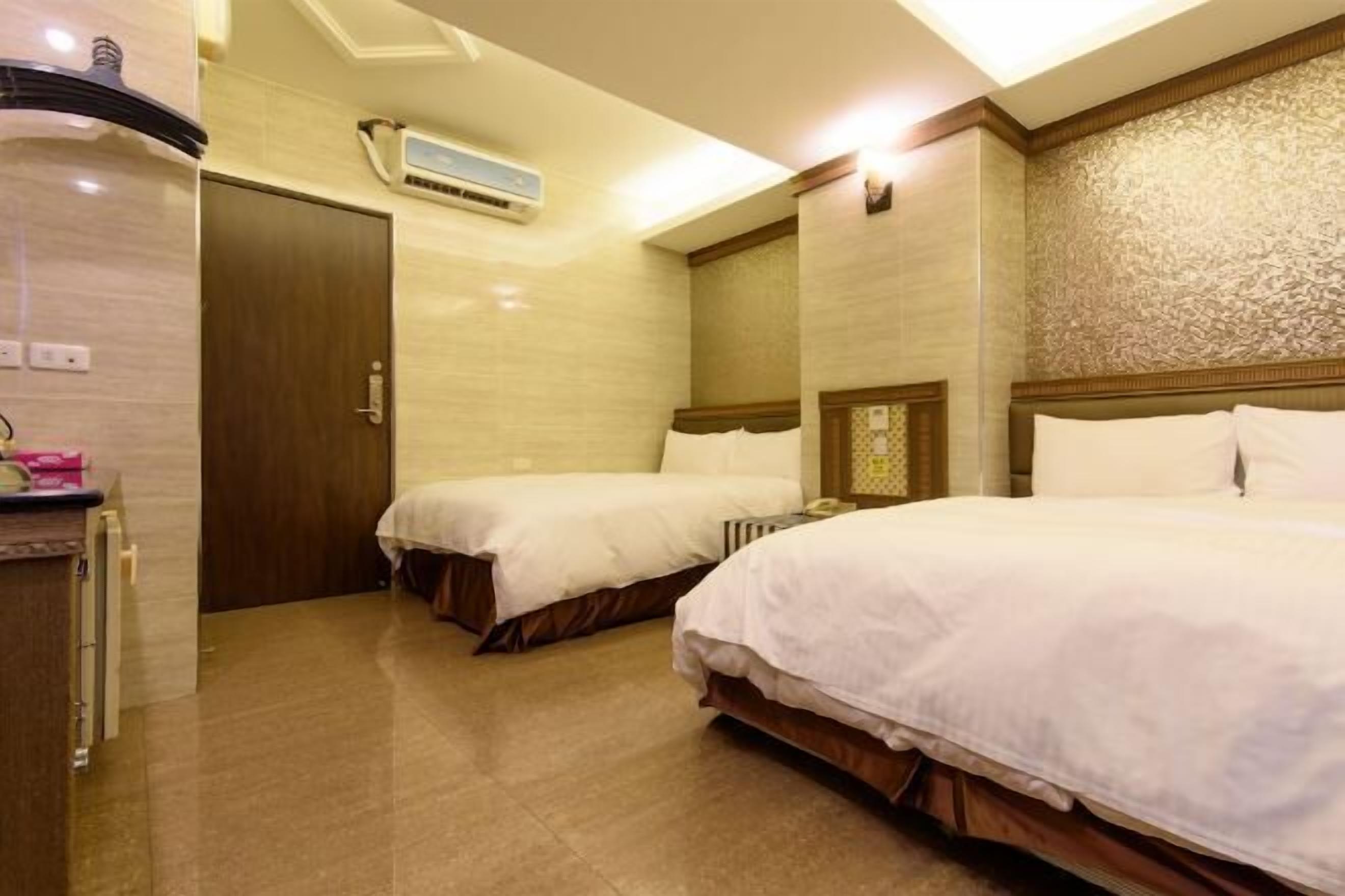 Blackout drapes, free WiFi