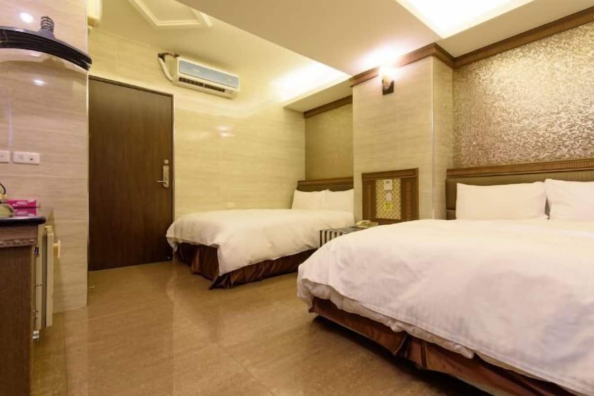 Blackout drapes, free WiFi