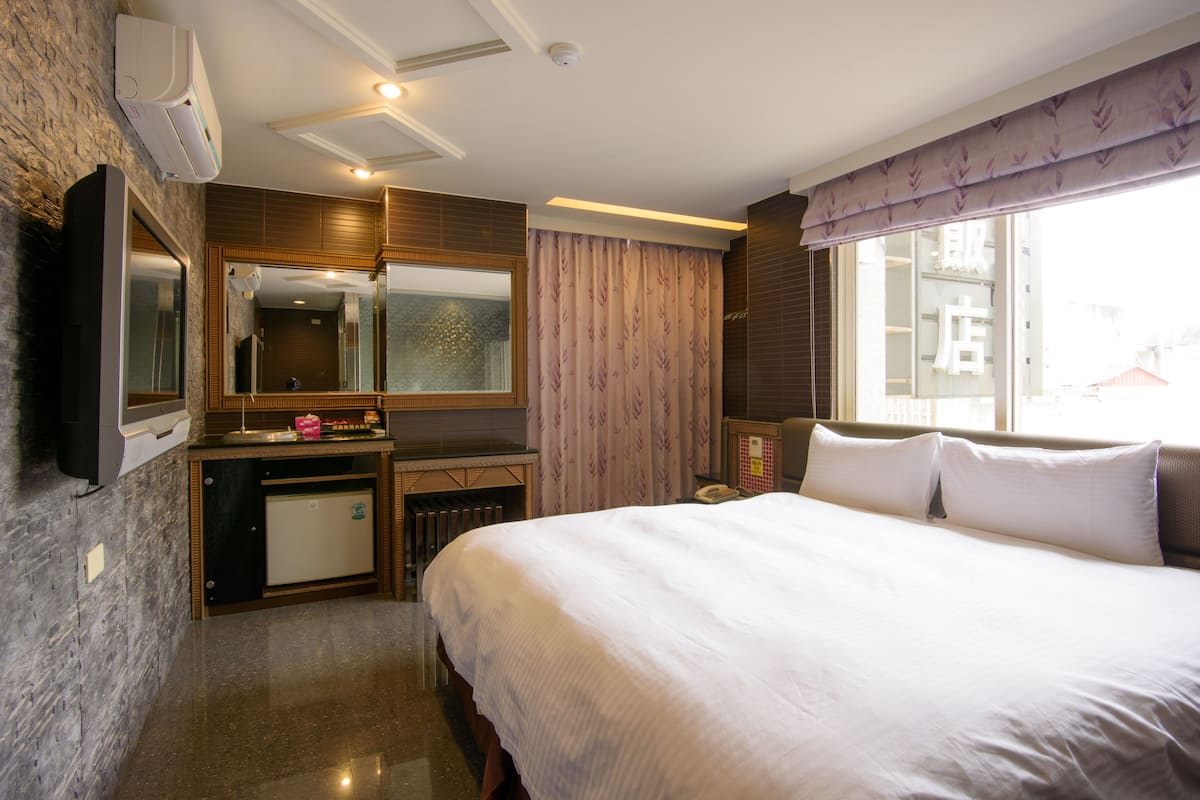 Habitación doble, vistas parciales al lago | Cortinas opacas y wifi gratis