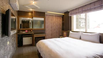 Camera doppia, vista lago parziale | Tende oscuranti, Wi-Fi gratuito