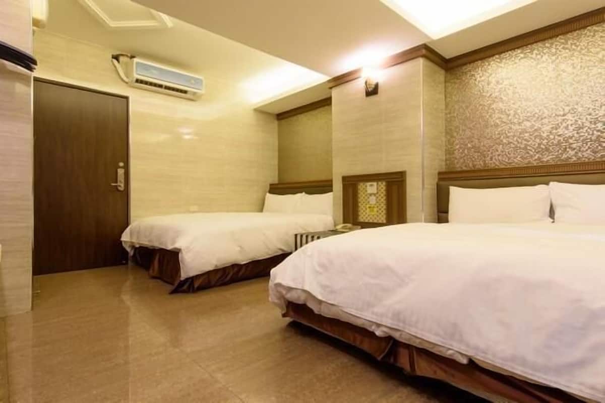 Blackout drapes, free WiFi