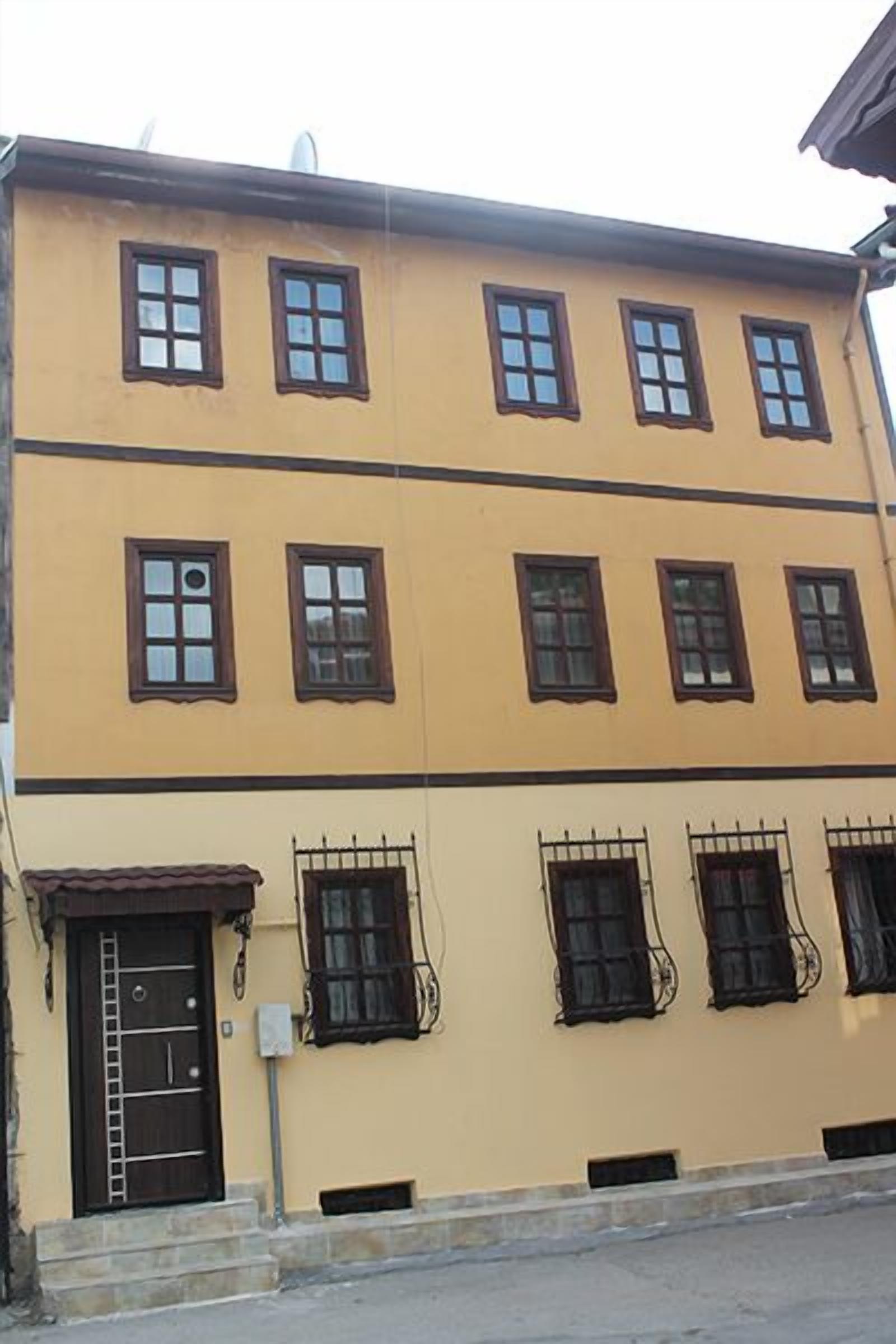 Photo - Lena Central Flats