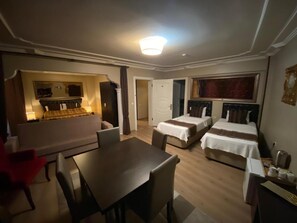Premium bedding, free minibar, in-room safe, desk - Lena Central Flats (Bursa)