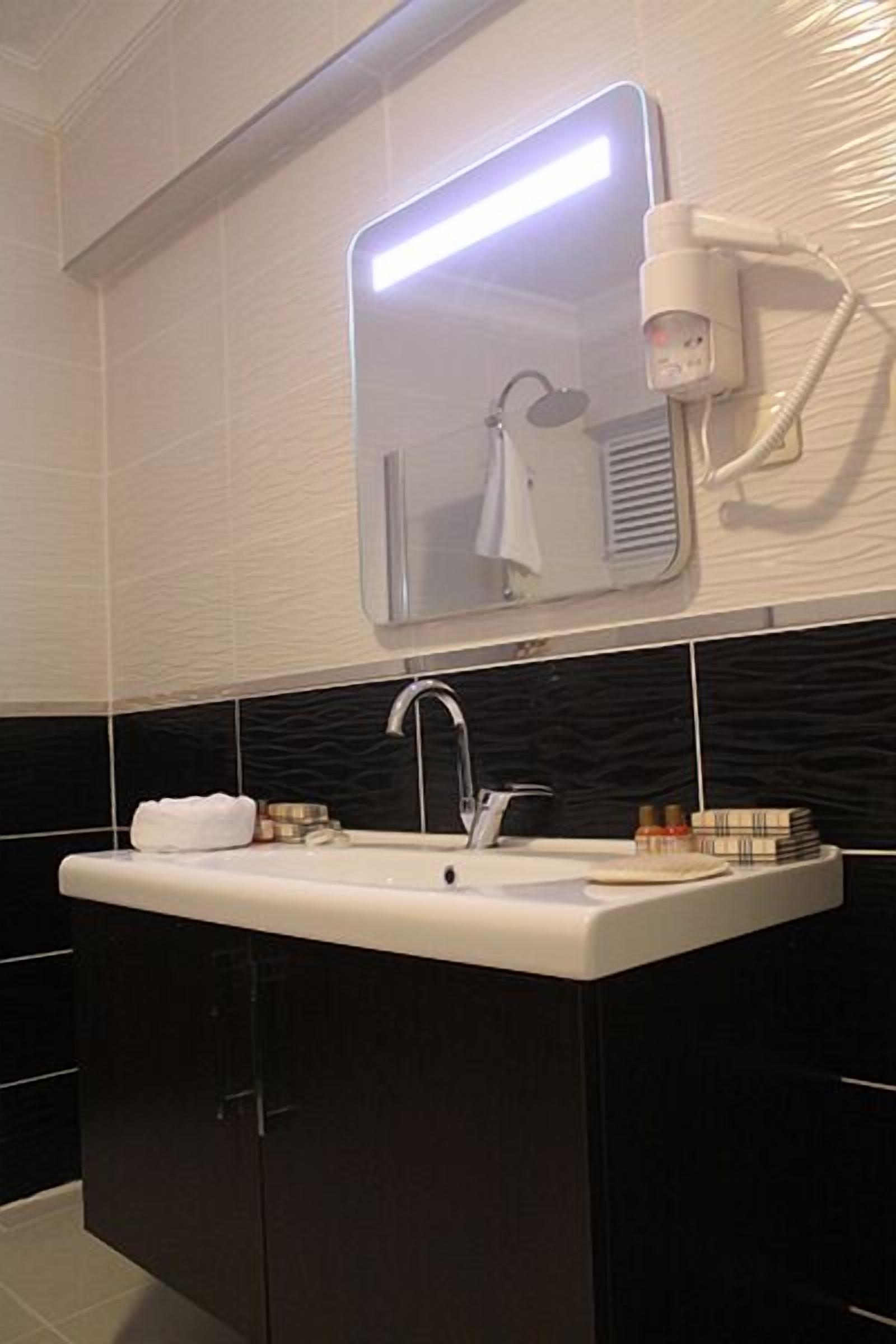 Photo - Lena Central Flats