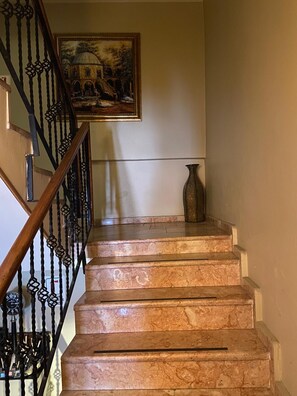 40-inch LCD TV with satellite channels, TV - Lena Central Flats (Bursa)