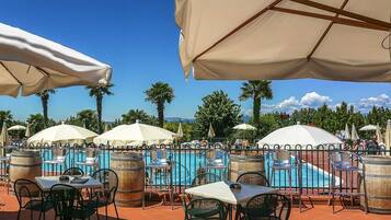 Außenpool (je nach Saison geöffnet), Pool auf dem Dach