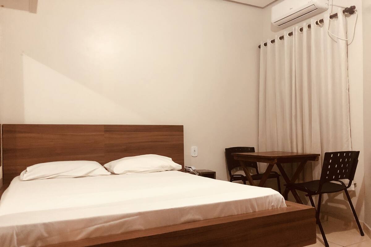 Business eenpersoonskamer, 1 slaapkamer | 3 slaapkamers, een minibar, een bureau, verduisterende gordijnen