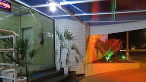 Fachada del alojamiento - Noche