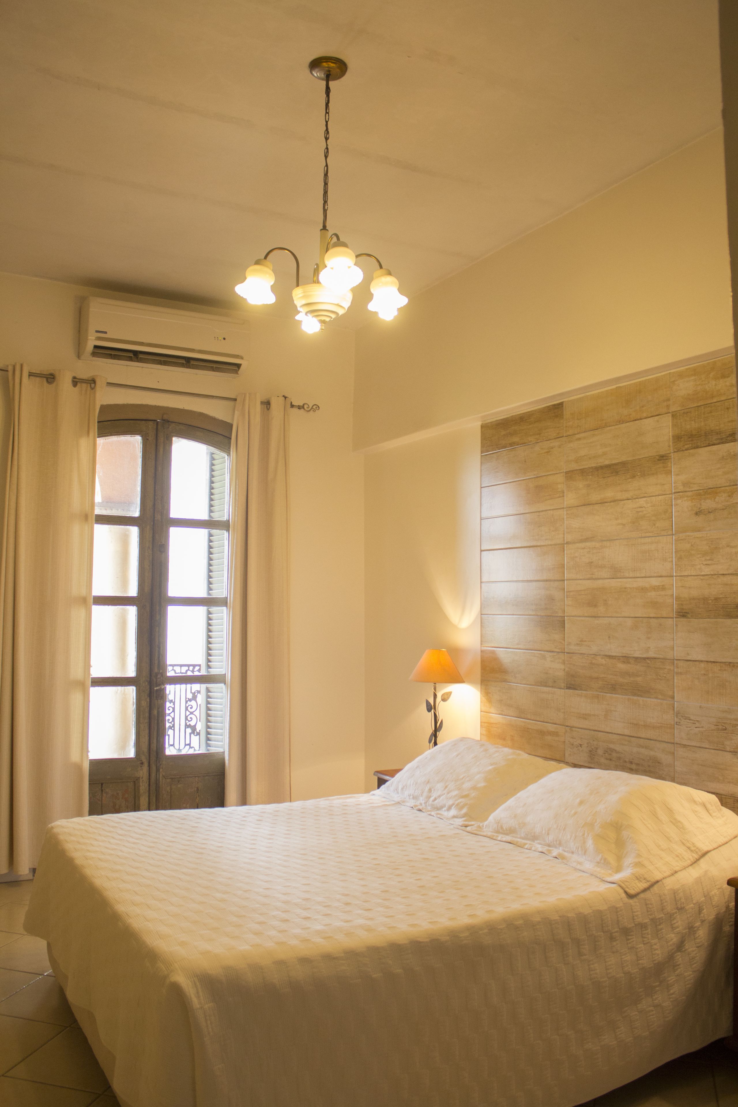 single room | minibar, in-room safe, blackout curtains, free wifi