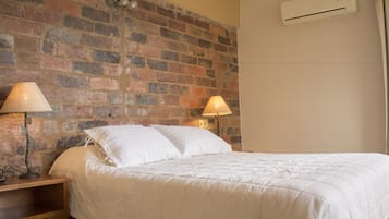 Single Room | Minibar, in-room safe, blackout curtains, free WiFi