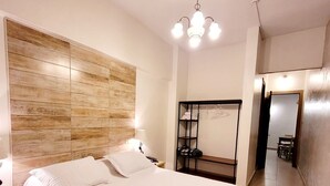 Dobbelt- eller tomannsrom | Minibar, safe på rommet, blendingsgardiner og wi-fi (inkludert)