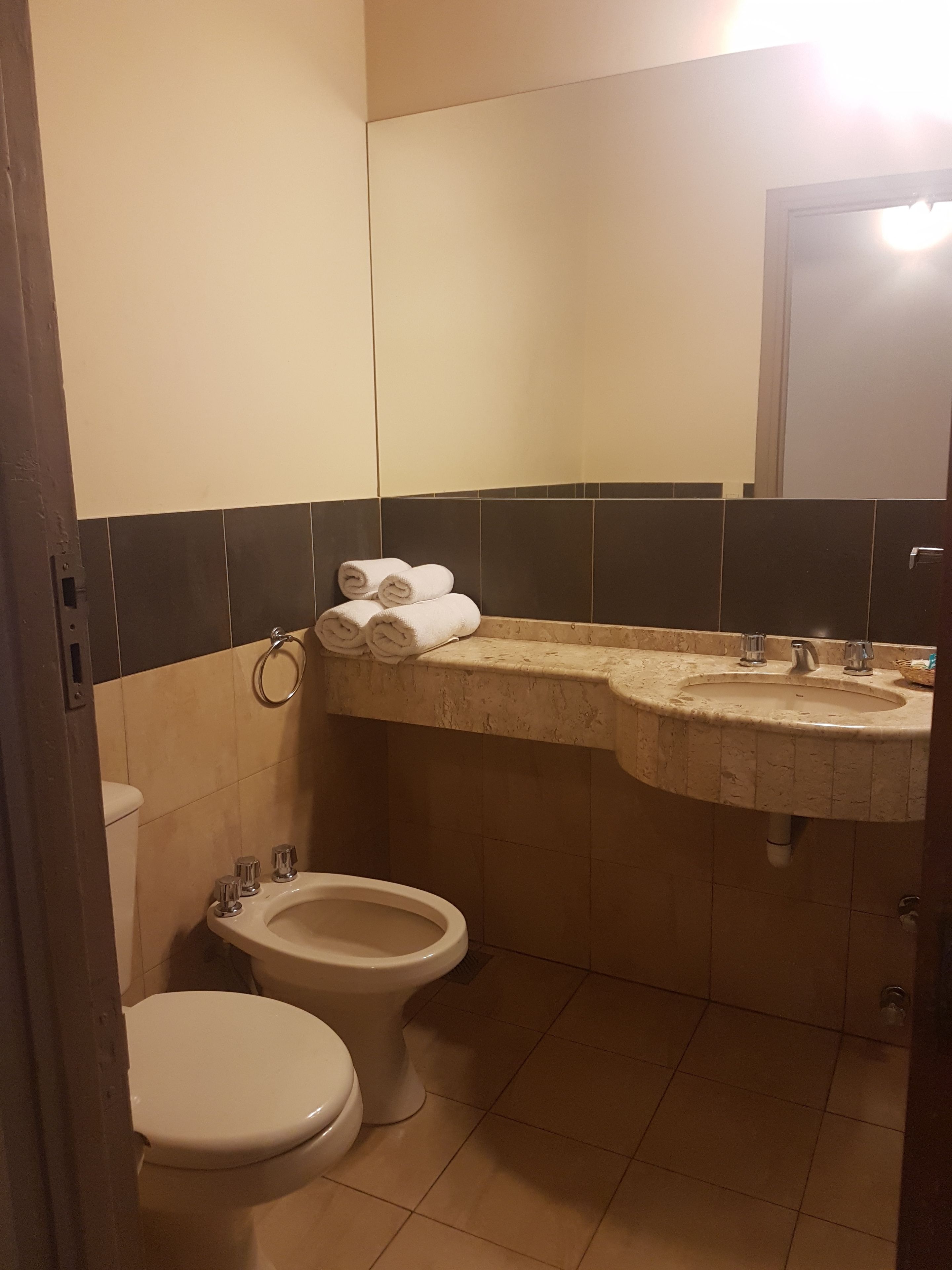 single room | bathroom | free toiletries, towels
