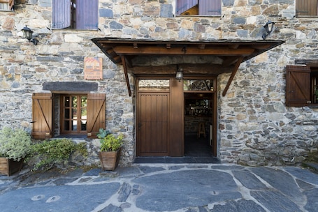 Property entrance. Hotel rural Valle de Ancares