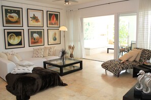 تلفزيون بشاشة مسطحة