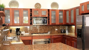 Full-sized fridge, microwave, stovetop, dishwasher