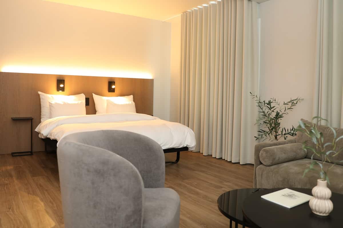 suite, 1 king bed, sea view | 1 bedroom, desk, laptop workspace, iron/ironing board