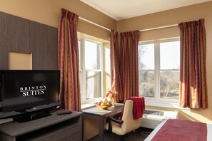 Comfort Room, 1 King Bed, Balcony, Garden View (King Balcony) | Desk, laptop workspace, soundproofing, iron/ironing board - Brinton Suites (West Chester)