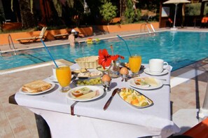 Tägliches Frühstücksbuffet gegen Gebühr