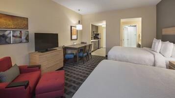 Estudio, 2 camas de matrimonio | Escritorio, cortinas opacas, tabla de planchar con plancha y wifi gratis