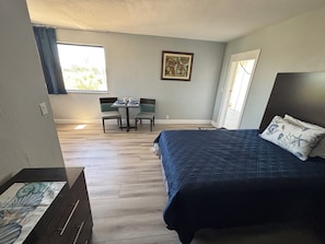 Habitación, varias camas, para no fumadores | Escritorio, wifi gratis y ropa de cama