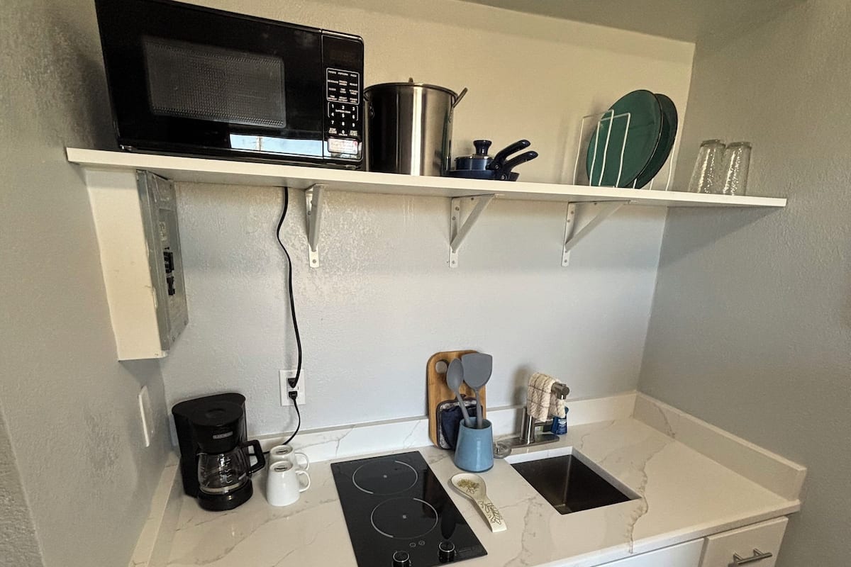 Room, Multiple Beds, Non Smoking | Private kitchen | Mini-fridge, microwave, coffee/tea maker