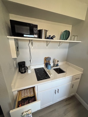 Quarto, várias camas, para não fumantes | Cozinha privada | Frigobar, micro-ondas, cafeteira/chaleira