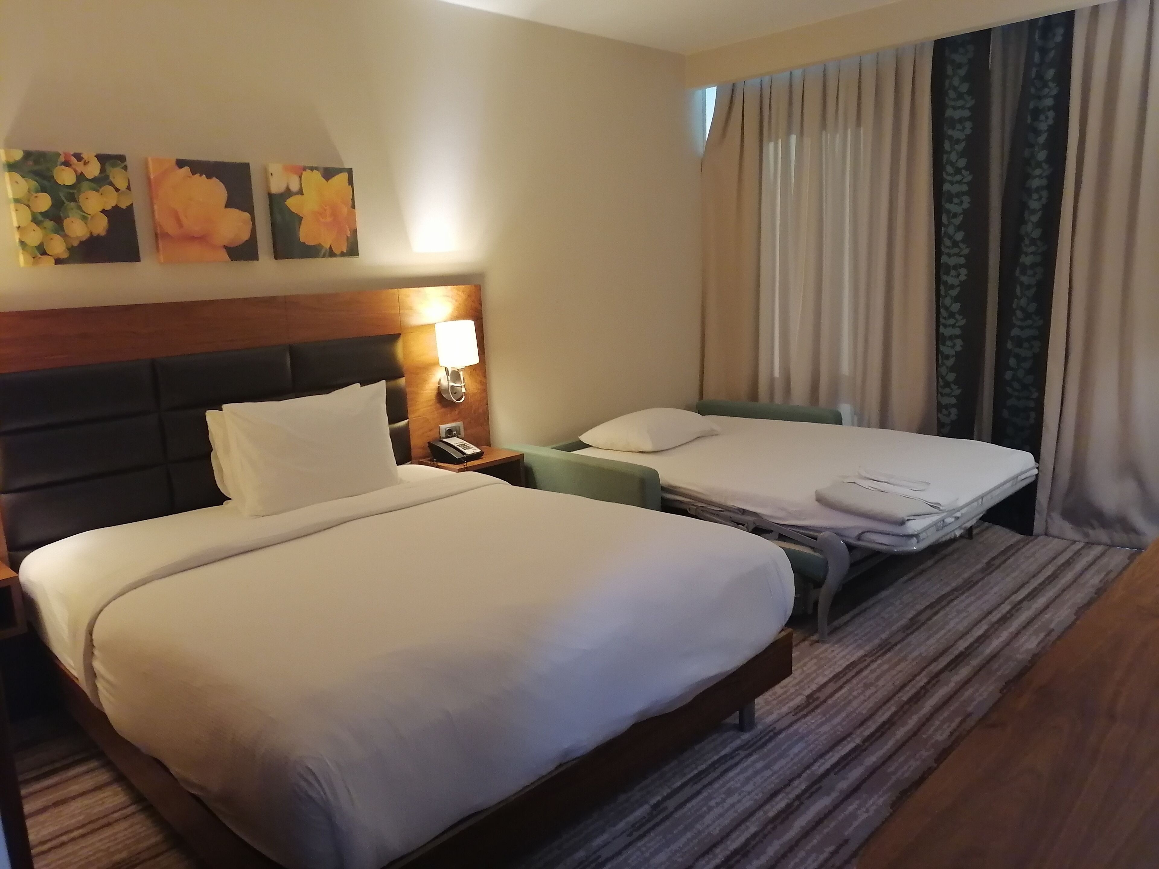 family room, 1 king bed | premium bedding, minibar, in-room safe, desk