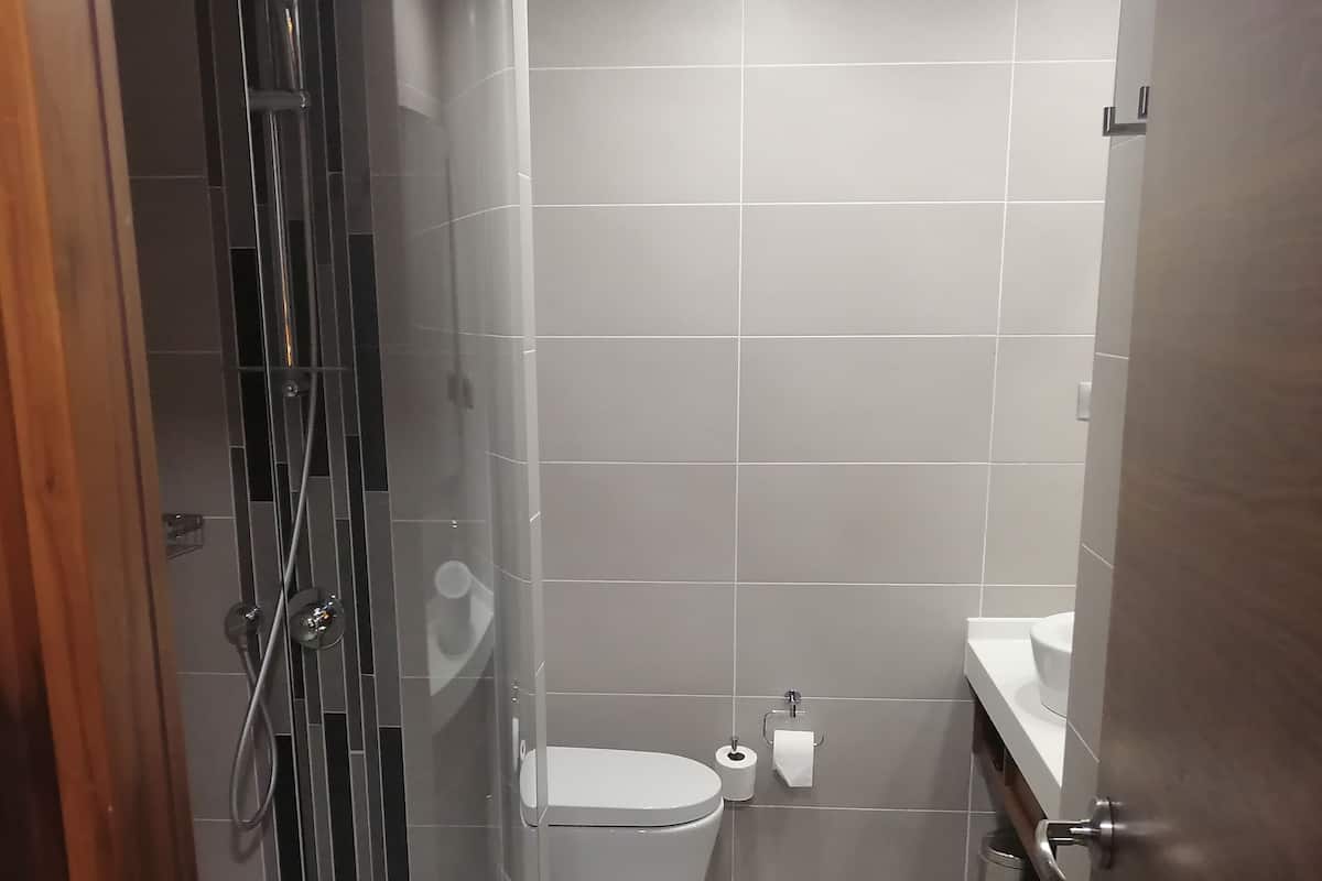 Salle de bain | Articles de toilette gratuits, chaussons, serviettes fournies