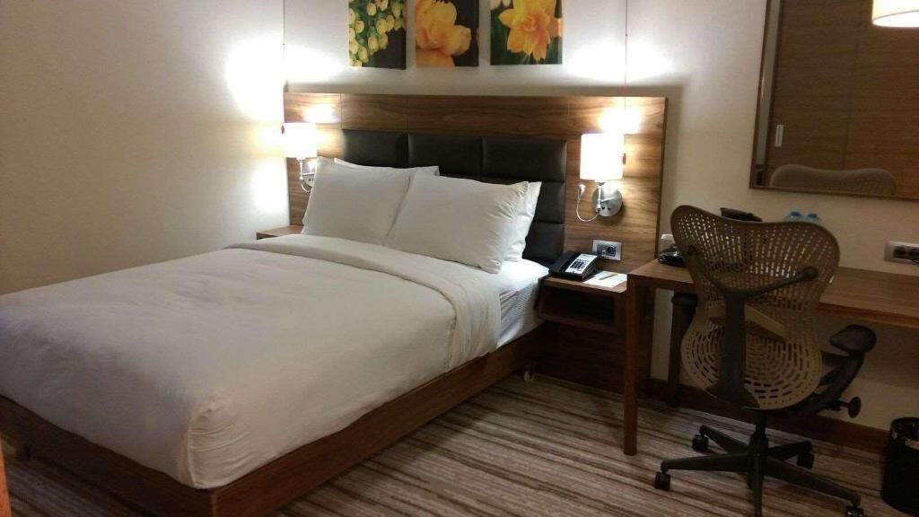 Premium bedding, minibar, in-room safe, desk