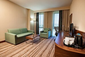 Suite, 1 Bedroom | Living area