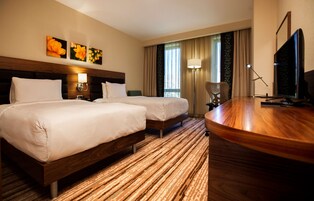 Twin Room, 2 Twin Beds | Premium bedding, minibar, in-room safe, desk