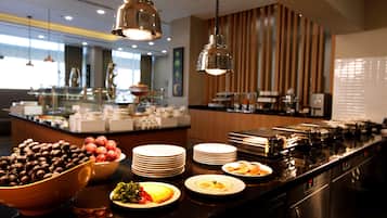 Der serveres morgenmad, frokost og aftensmad