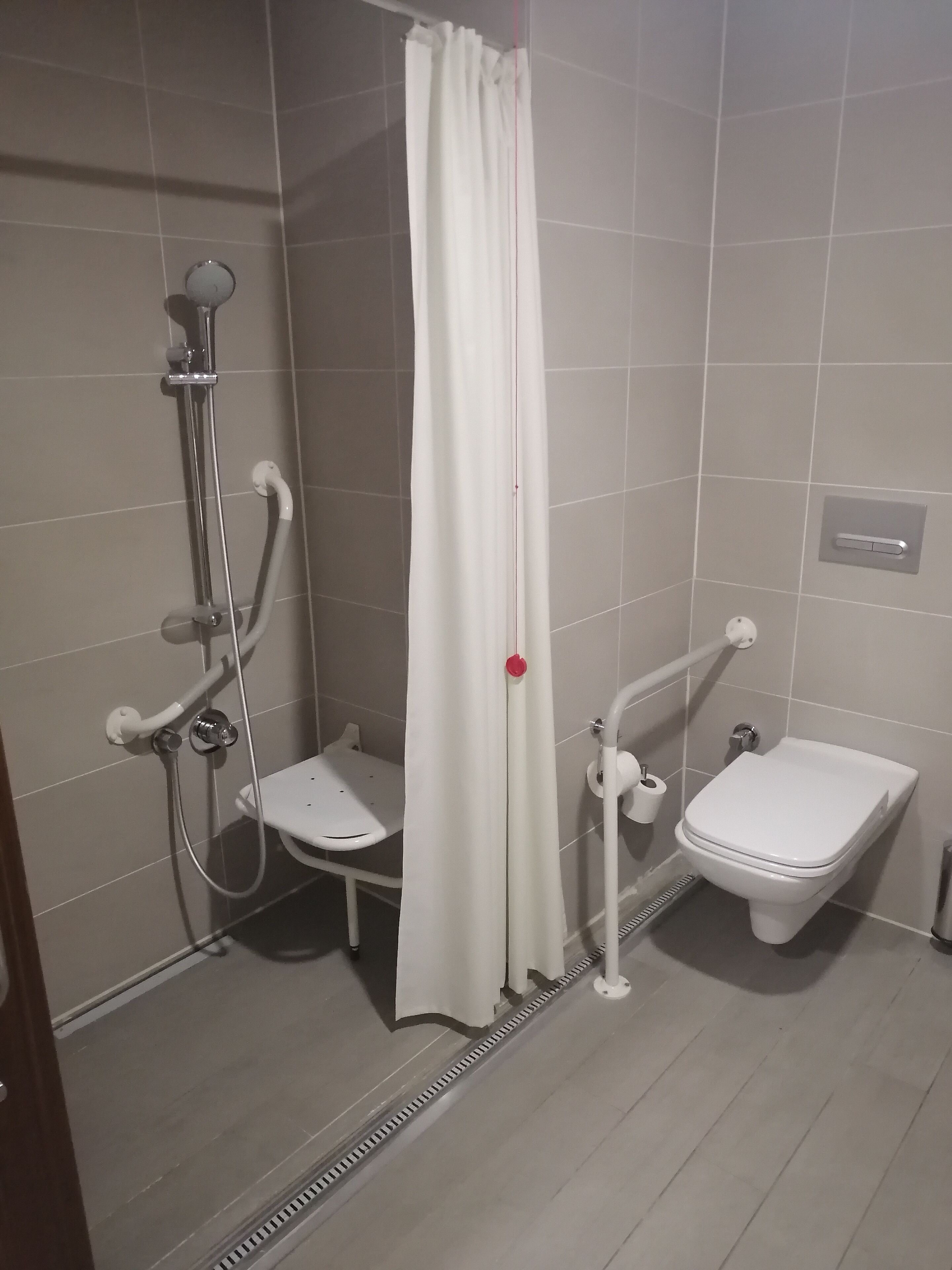 room, 1 queen bed, accessible | bathroom amenities | free toiletries, slippers, towels